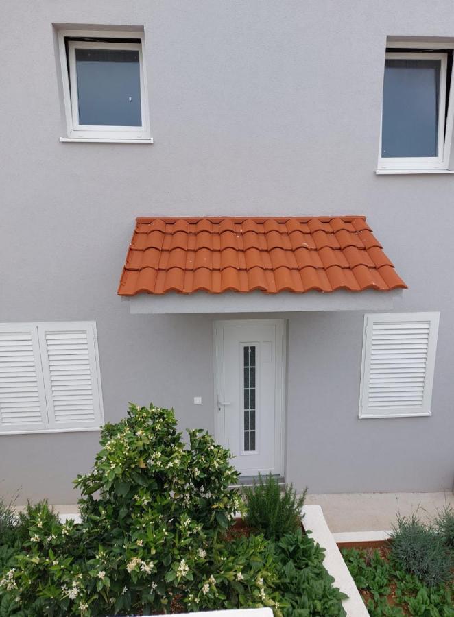 Apartments Vini Seget Donji Exterior photo