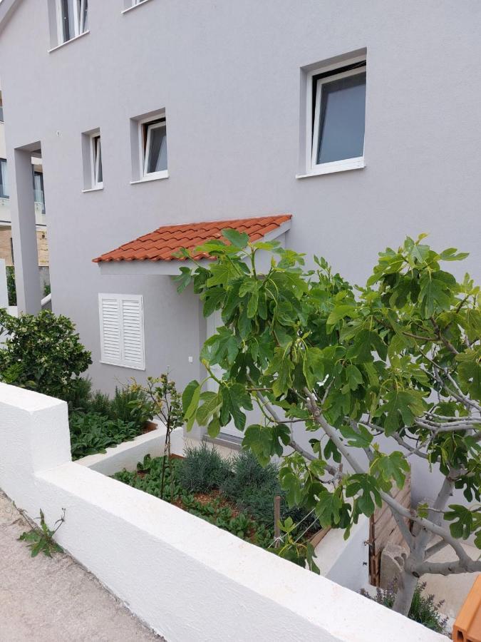 Apartments Vini Seget Donji Exterior photo