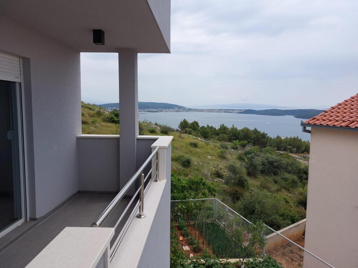 Apartments Vini Seget Donji Exterior photo
