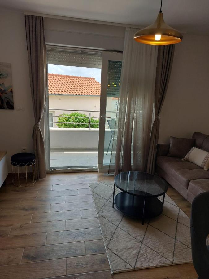 Apartments Vini Seget Donji Exterior photo