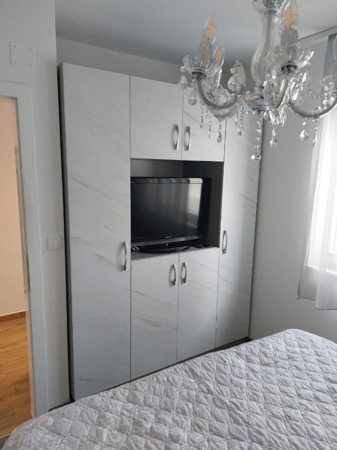 Apartments Vini Seget Donji Exterior photo