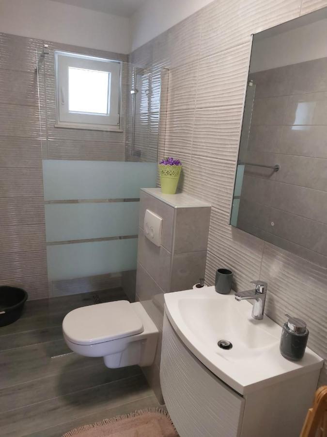 Apartments Vini Seget Donji Exterior photo