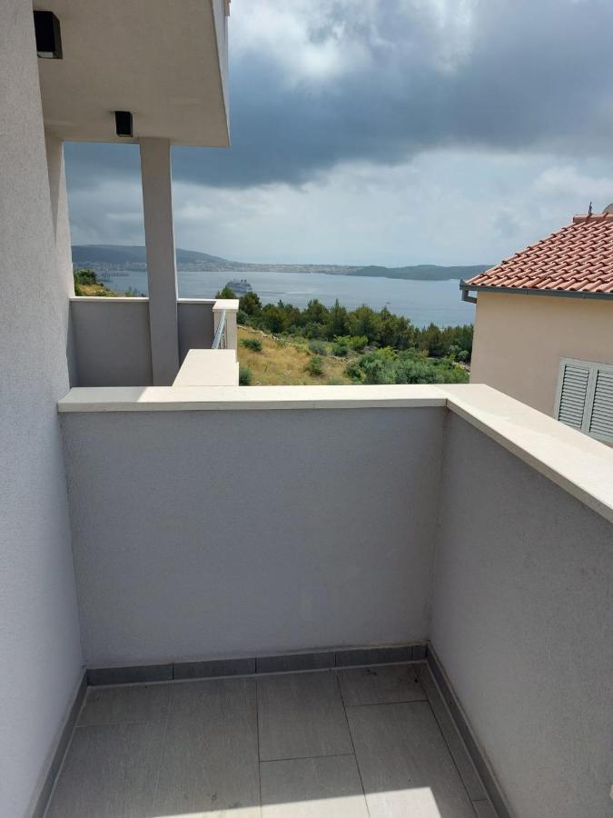 Apartments Vini Seget Donji Exterior photo