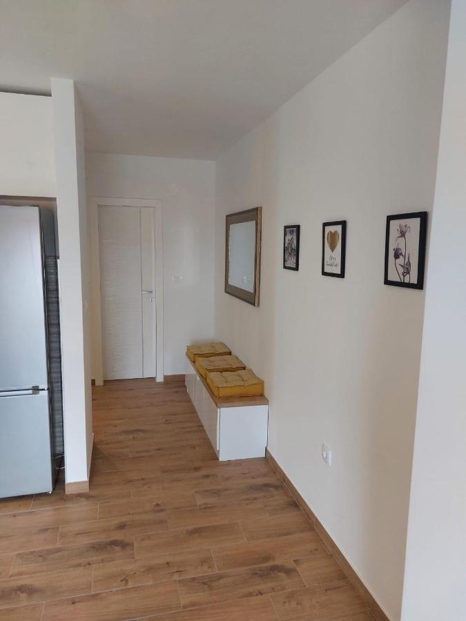 Apartments Vini Seget Donji Exterior photo