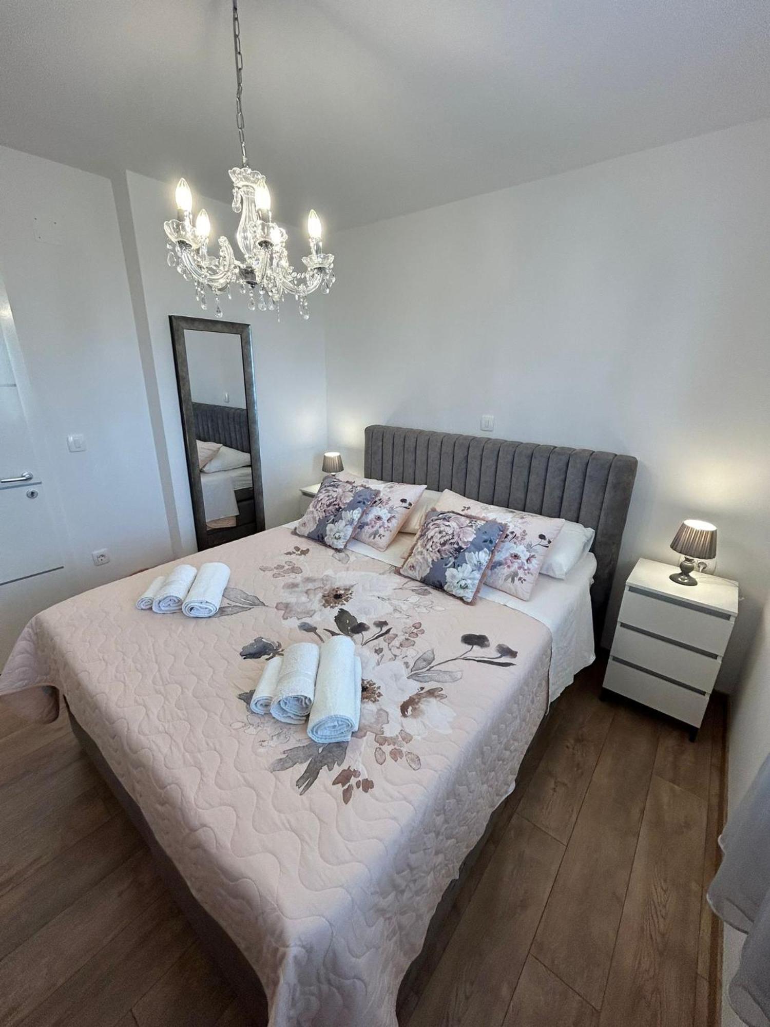 Apartments Vini Seget Donji Exterior photo