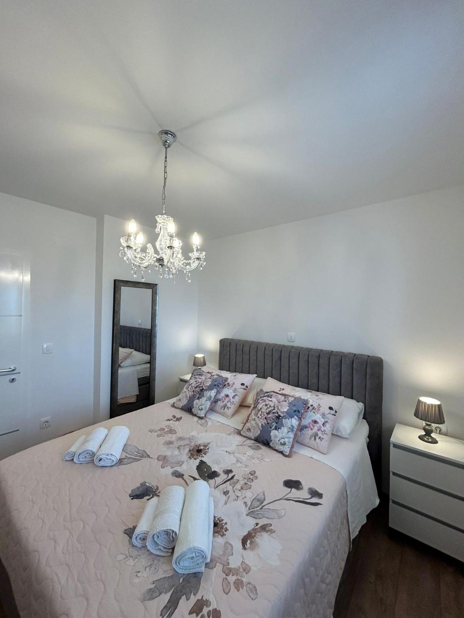 Apartments Vini Seget Donji Exterior photo