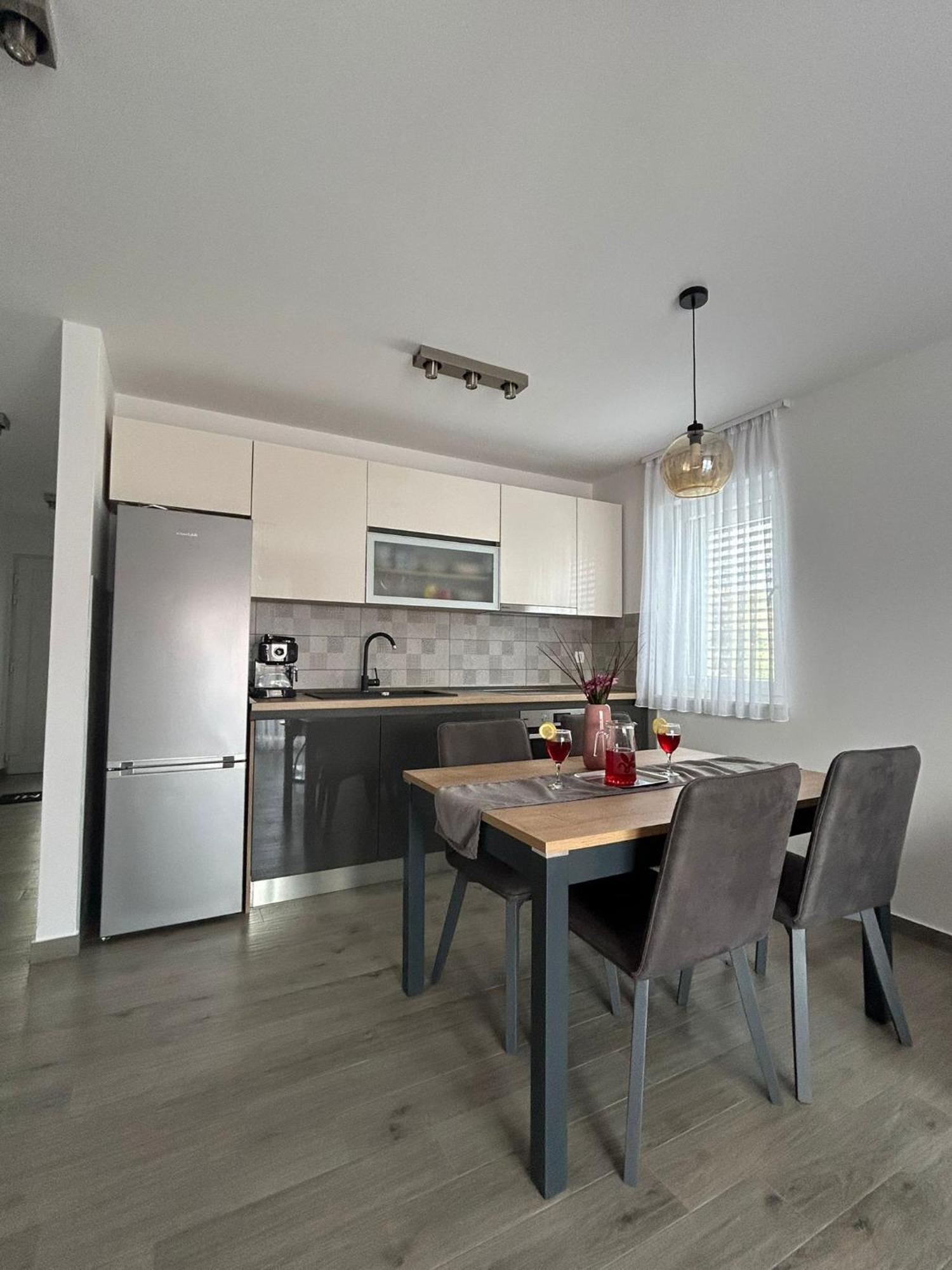 Apartments Vini Seget Donji Exterior photo